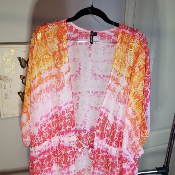 Venus - Swim - Picture 1 of 8